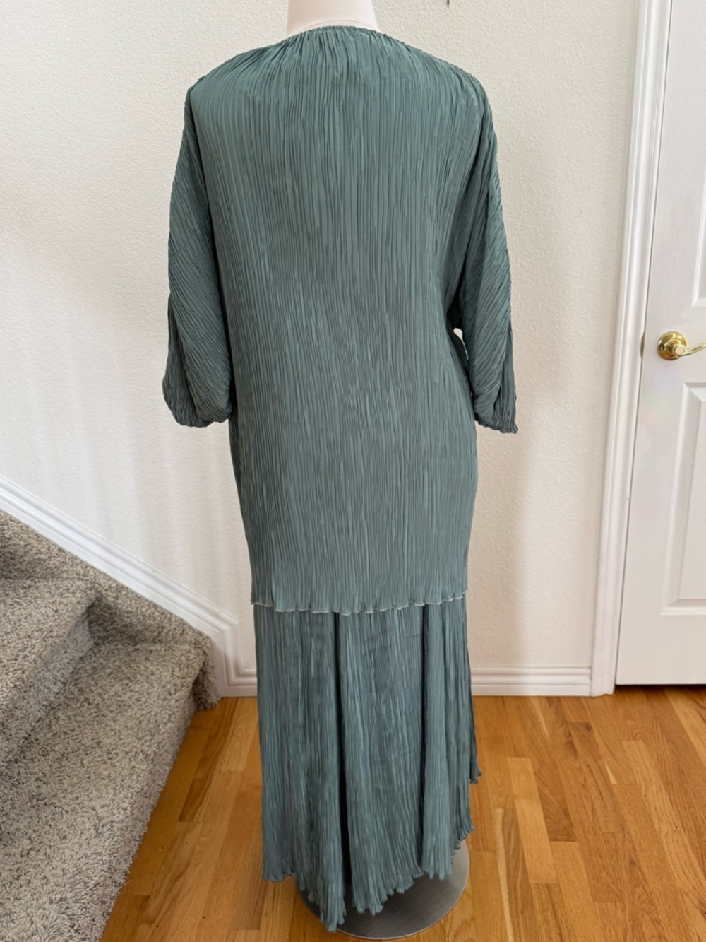 Signed, hand colored & pleated sage green top/shirt. - Picture 4 of 16